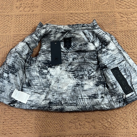 NWT CANADA GOOSE Cypress Vest Black Label Packable tie dye print size xs - Picture 9 of 16